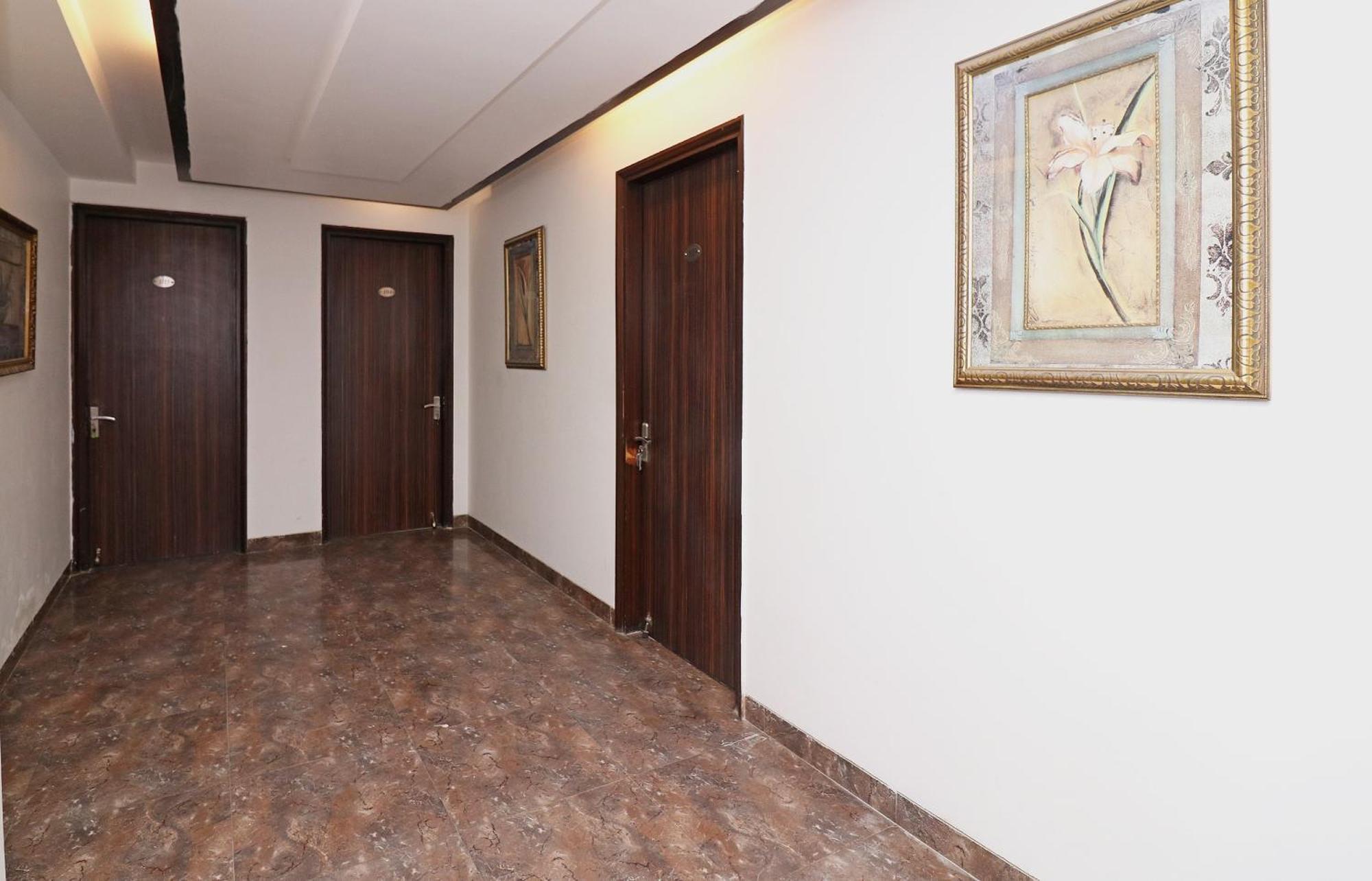 גורגאון Wonderland Inn Near Aravali Biodiversity Park מראה חיצוני תמונה