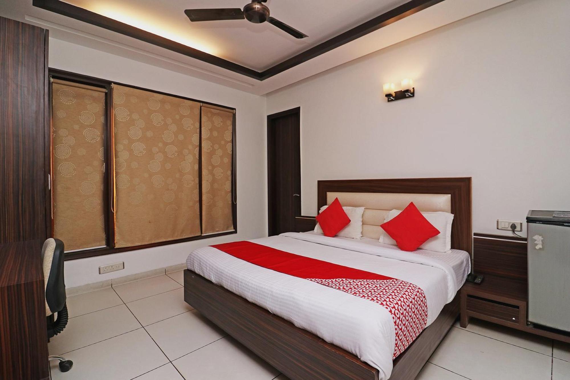 גורגאון Wonderland Inn Near Aravali Biodiversity Park מראה חיצוני תמונה