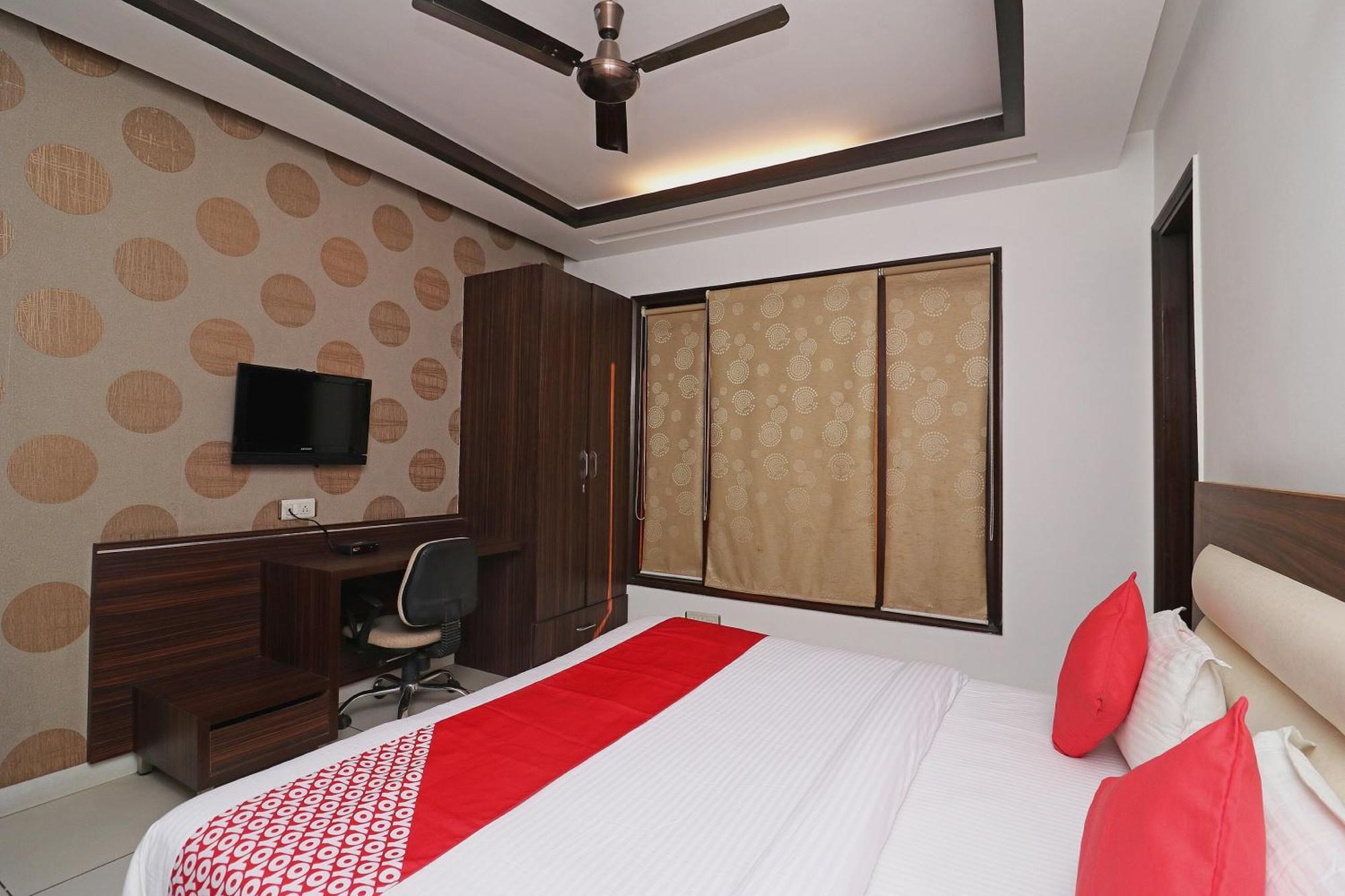 גורגאון Wonderland Inn Near Aravali Biodiversity Park מראה חיצוני תמונה