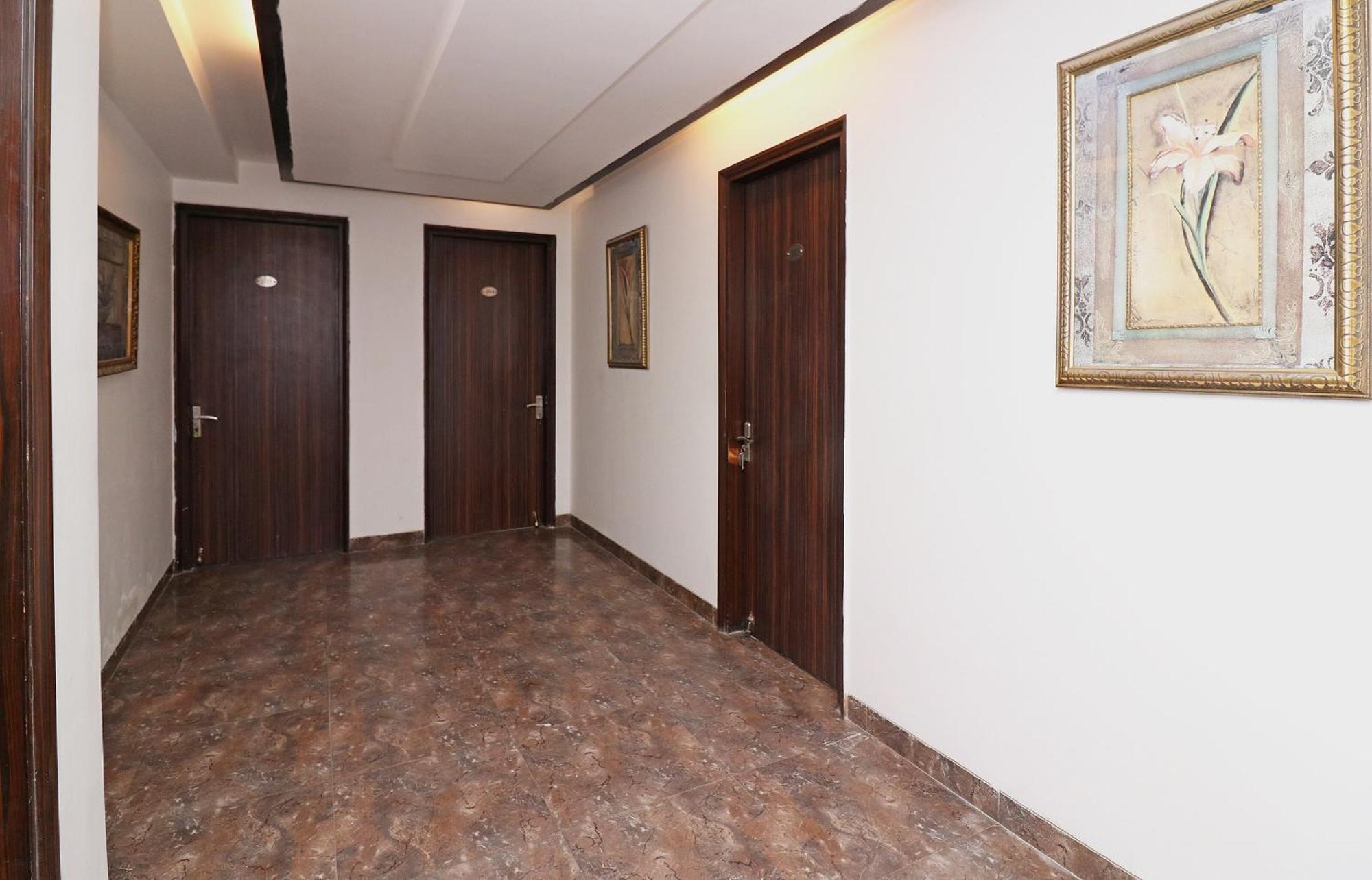 גורגאון Wonderland Inn Near Aravali Biodiversity Park מראה חיצוני תמונה