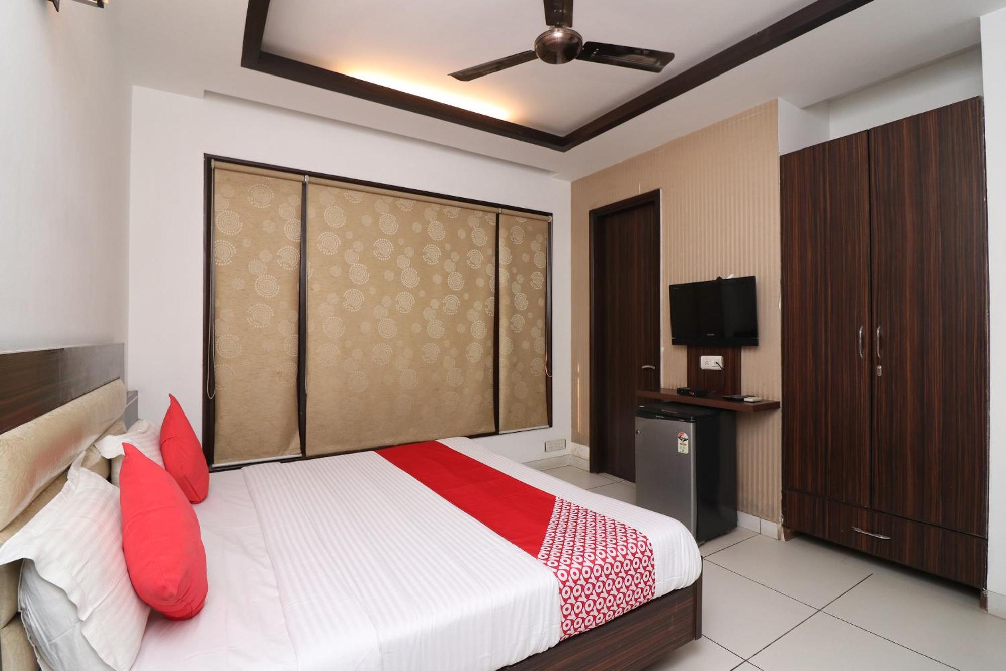 גורגאון Wonderland Inn Near Aravali Biodiversity Park מראה חיצוני תמונה
