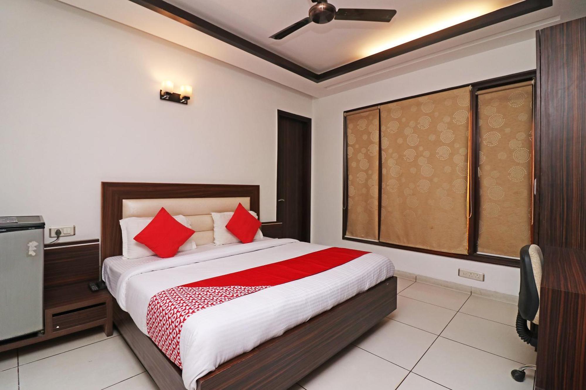 גורגאון Wonderland Inn Near Aravali Biodiversity Park מראה חיצוני תמונה